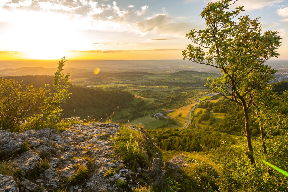 Dramatic,Sunset,Over,Scenic,Rock,Ledge,In,The,Swabian,Jura
