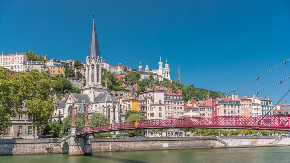 Timelapse,Hyperlapse,Of,Saint,George,Church,,Quais,De,Saone,,And