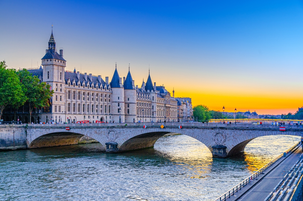 Paris,City,Historic,Center,With,Pont,Au,Change,Bridge,Across