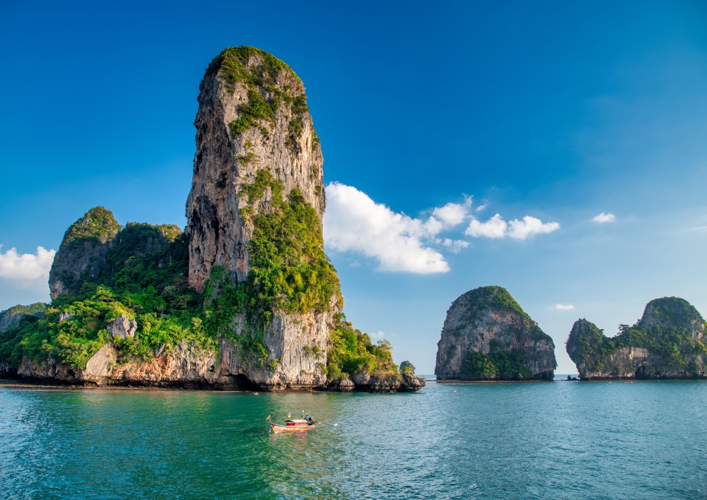 Tropical,Paradise,Of,Railay,Beach,In,Phuket,With,Limestone,Cliffs