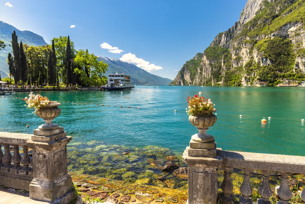 Lake,Garda,With,Mountains,In,Background,,View,From,Riva,Del