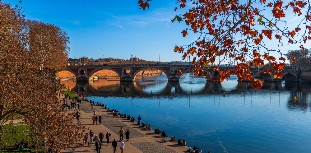 December,30,,2023:,Pont,Neuf,Sur,Garonne,And,Its,Tourists,