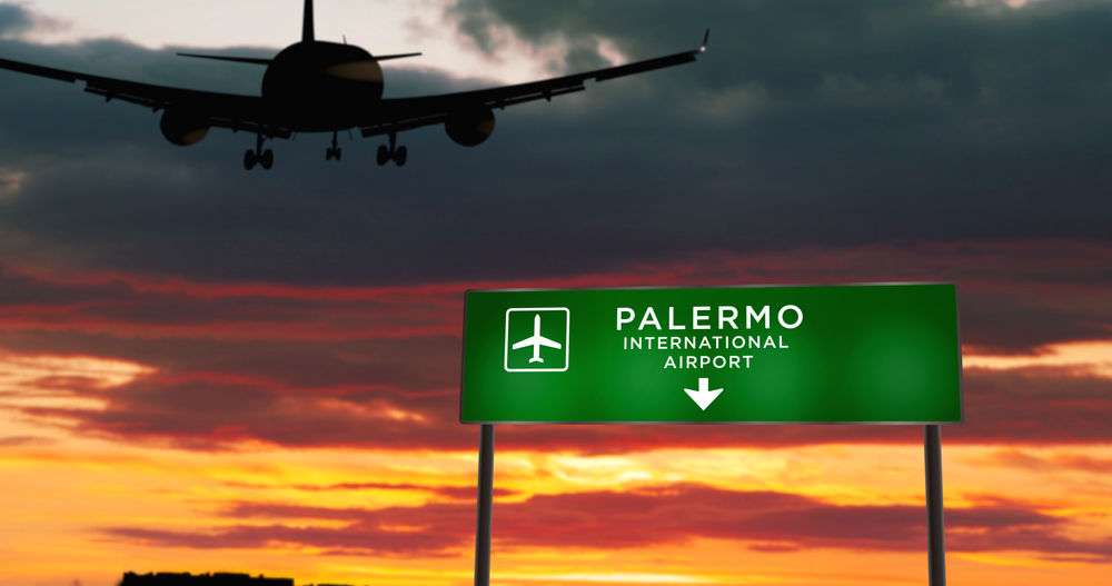 Airplane,Silhouette,Landing,In,Palermo,,Sicily,,Italy.,City,Arrival,With