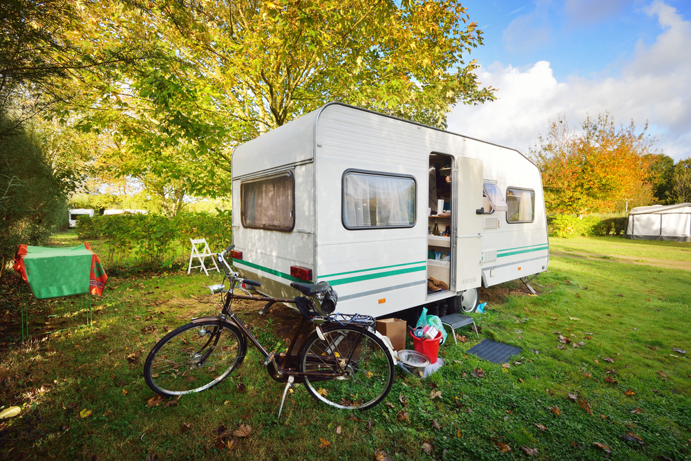 White,Caravan,Trailer,On,A,Green,Lawn,In,A,Camping