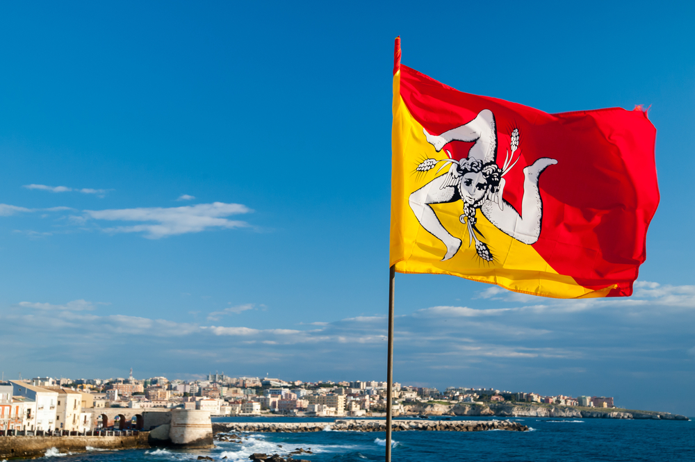 The,Waving,Flag,Of,Sicily,Along,The,Seafront,Of,Syracuse